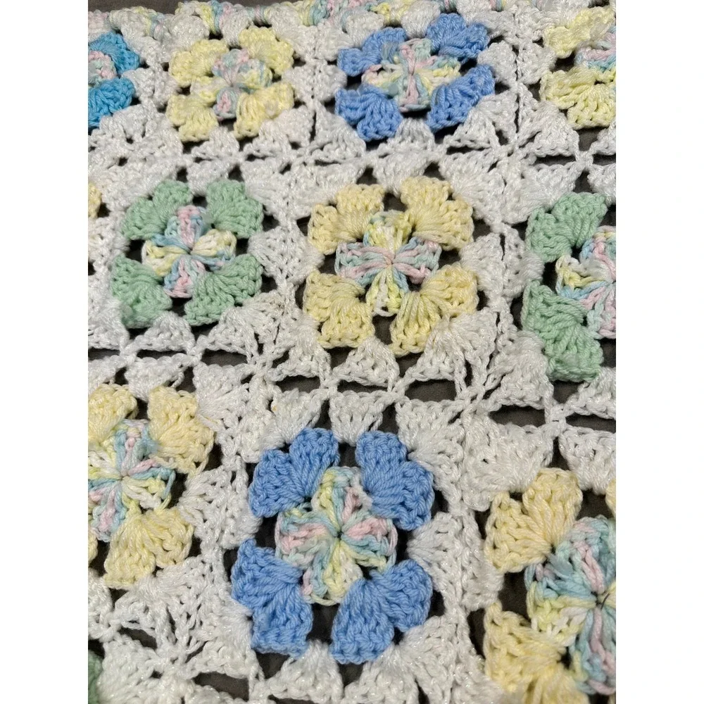 Handmade Crochet Baby Blanket‎ Pastel Floral Granny Square White Multi 30x34